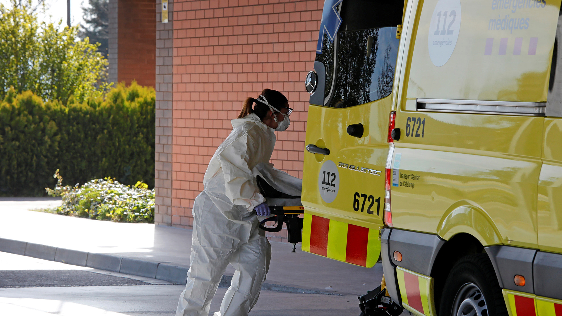 Madrid cierra restaurantes y bares para contener propagación de COVID-19 Madrid cierra restaurantes y bares para contener propagación de COVID-19
