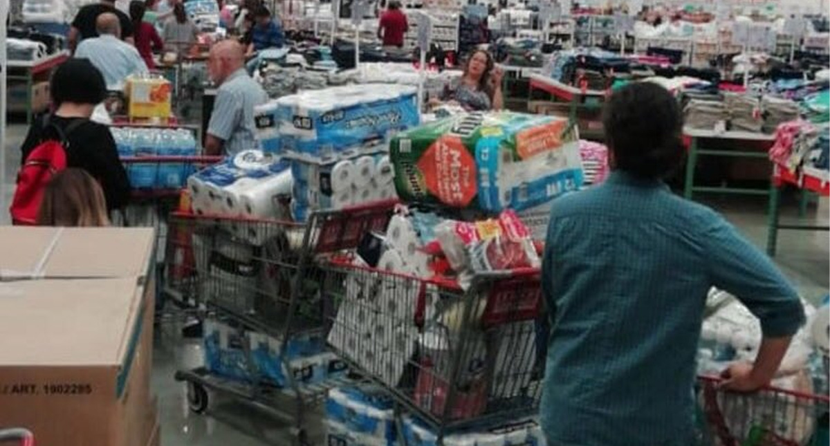 ¿Por qué la gente compra por montones papel de baño por el COVID-19? ¿Por qué la gente compra por montones papel de baño por el COVID-19?