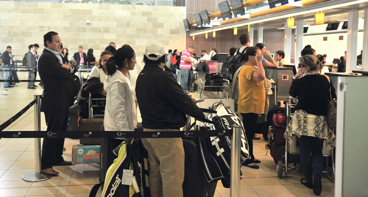 Ecuador intensifica control a pasajeros provenientes de México por COVID-19