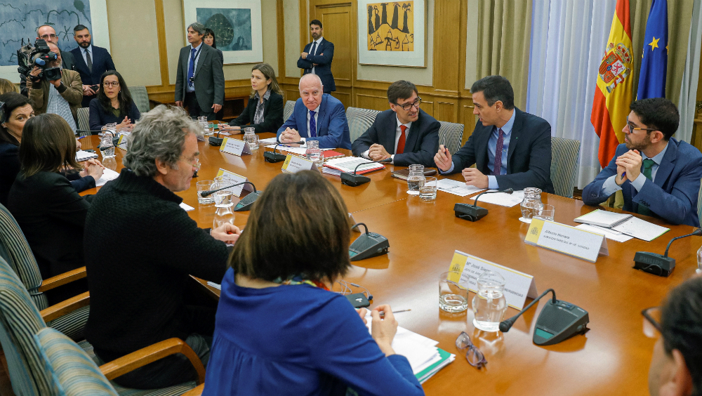 Gobierno español se someterá a pruebas tras positivo por COVID-19 de una ministra