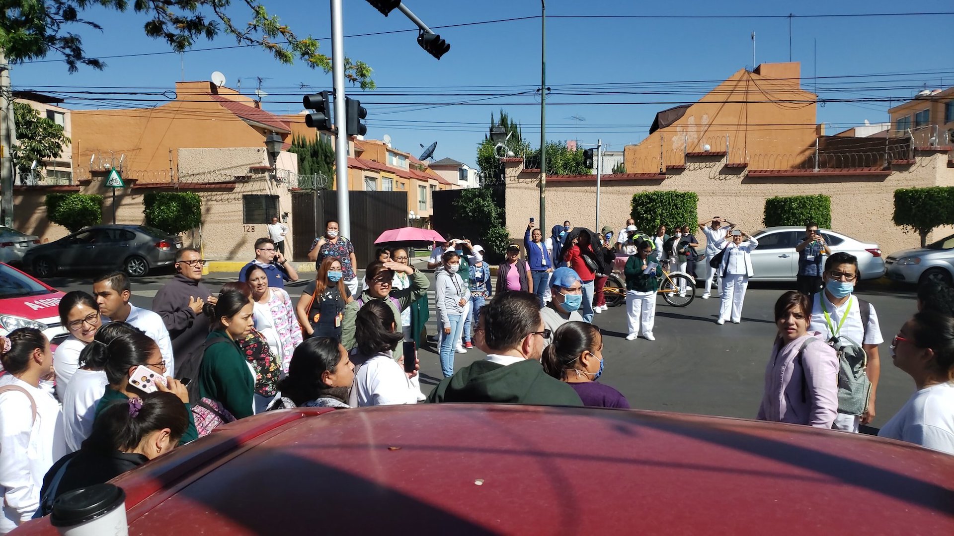 Personal del IMSS protesta por falta de insumos para atender COVID-19