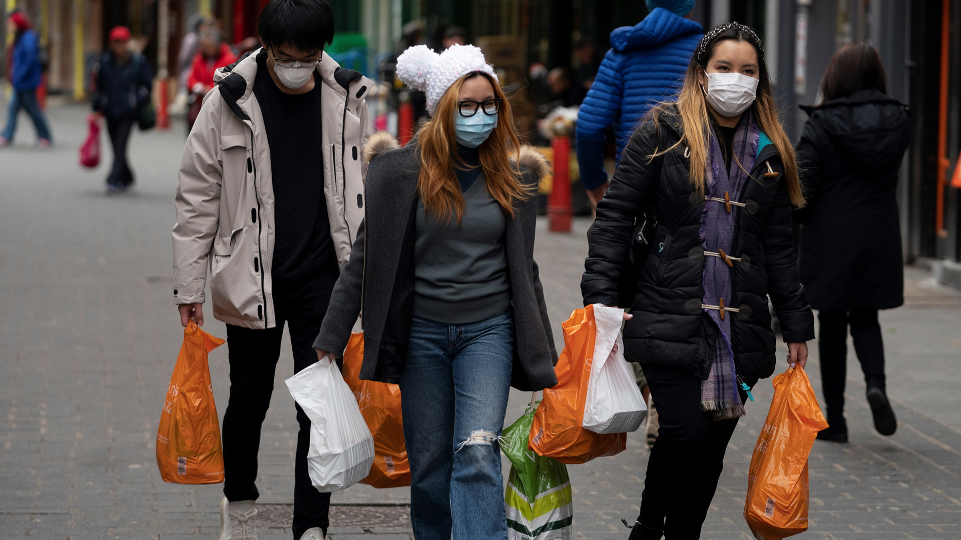 Repuntan contagios de COVID-19 en China por casos importados