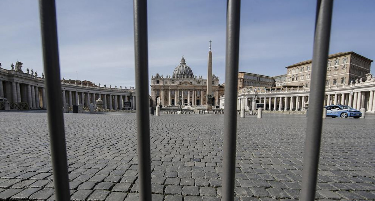 Vaticano cierra a turistas la plaza y Basílica de San Pedro por COVID-19