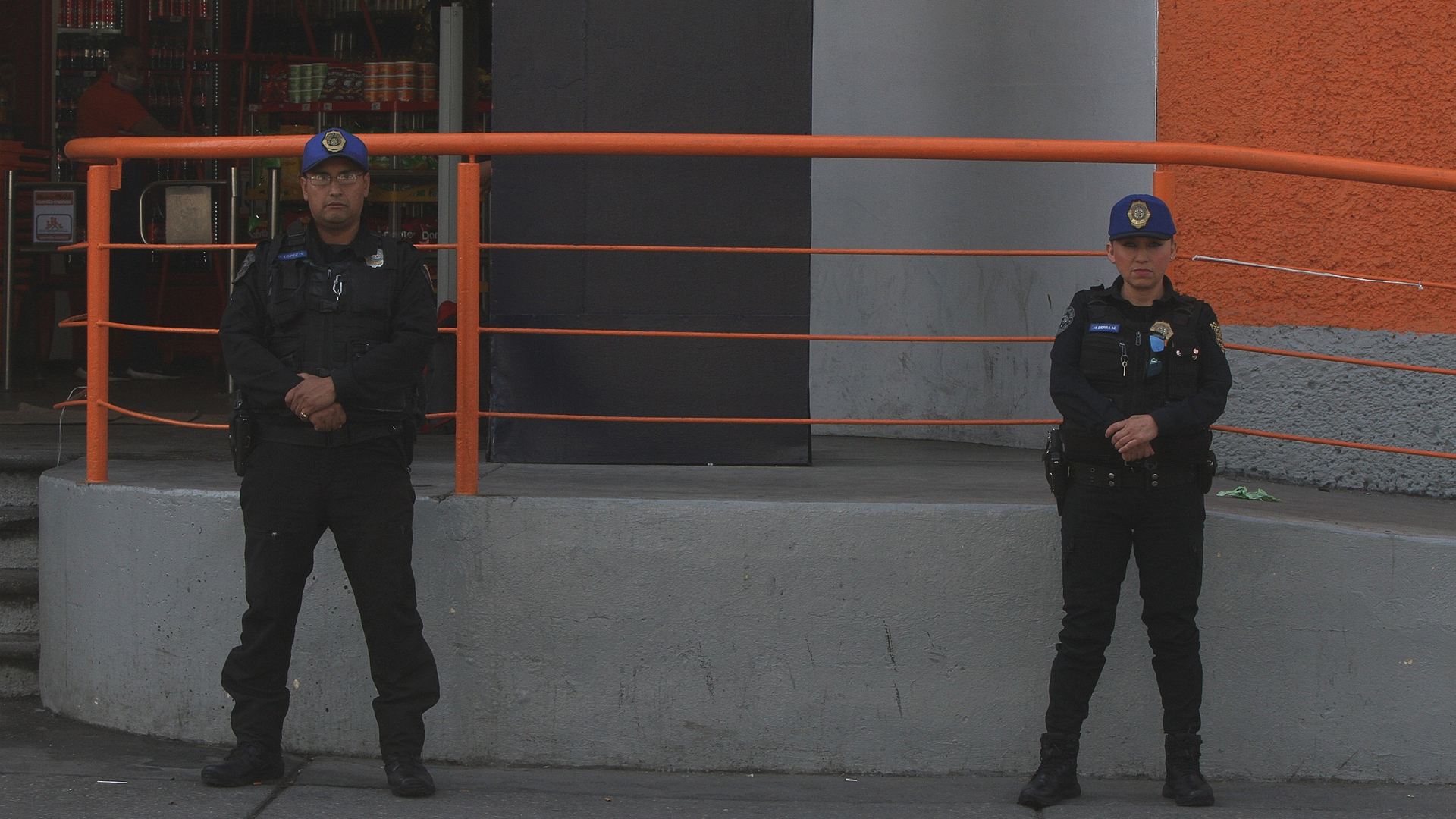 Policías capitalinos inhiben saqueos pero piden protección contra COVID-19