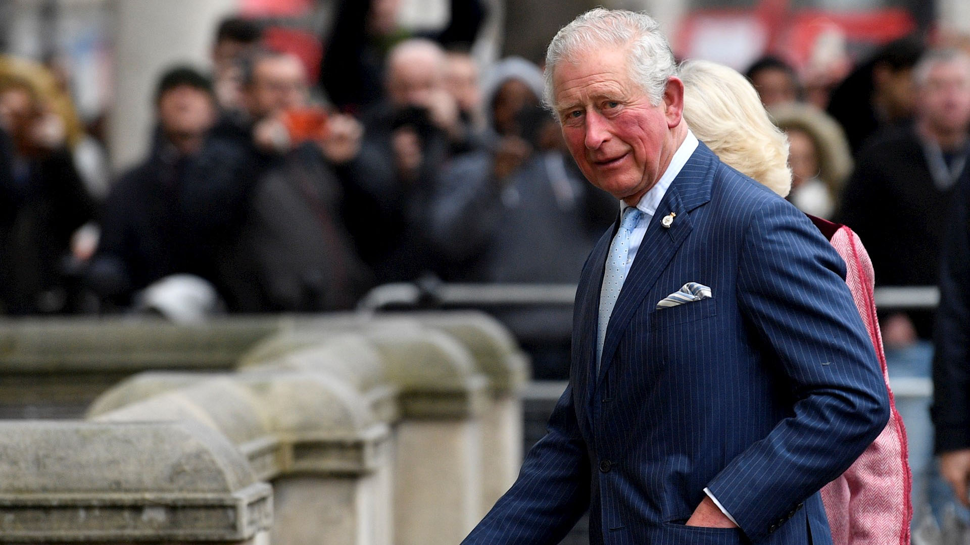 Cortesanos quieren que el príncipe Harry renuncie a su título - principe-carlos-covid-19-coronavirus