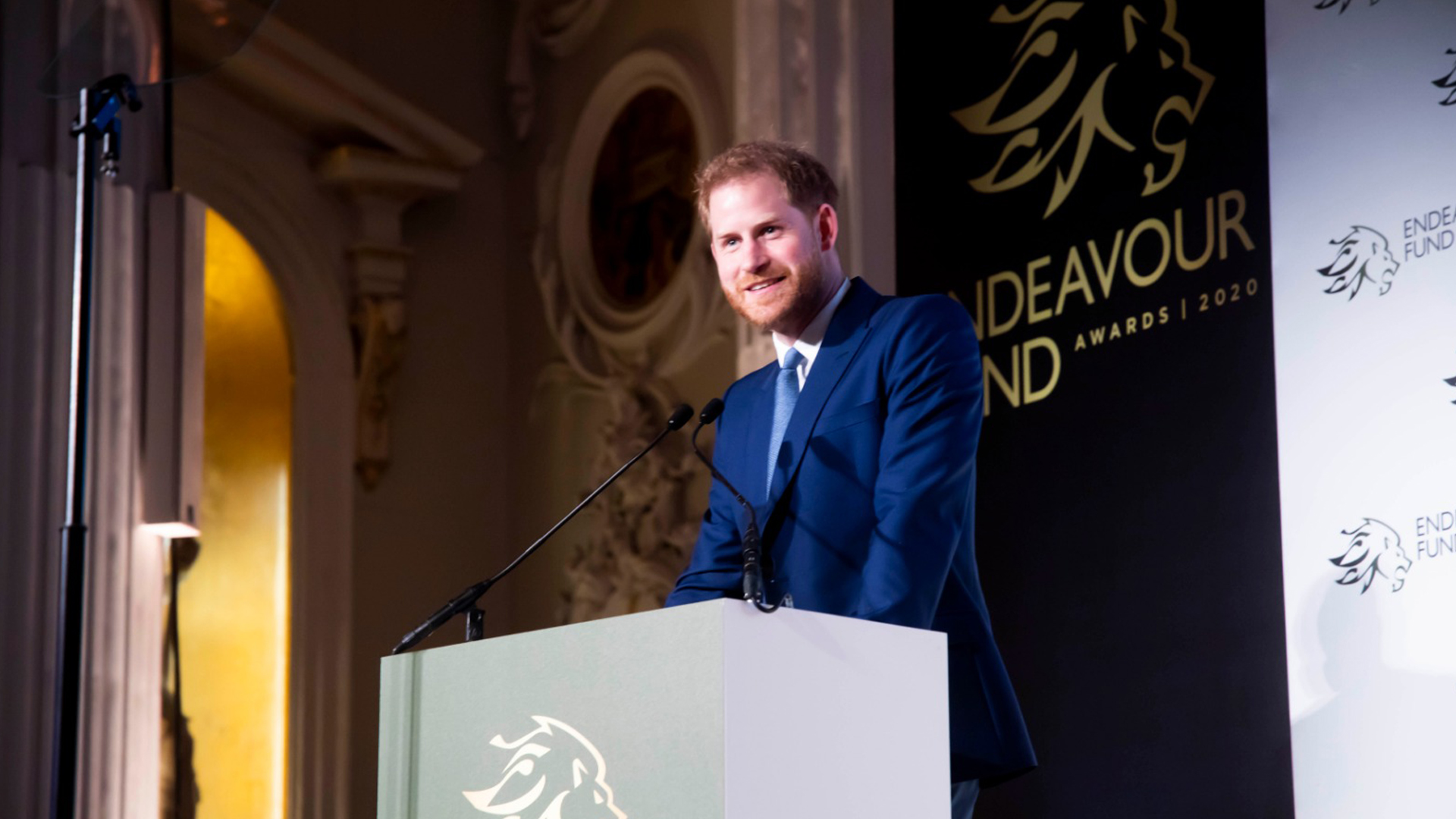 Meghan Markle y Harry regresan a Reino Unido para premiación - principe-harry-en-premios-endeavour
