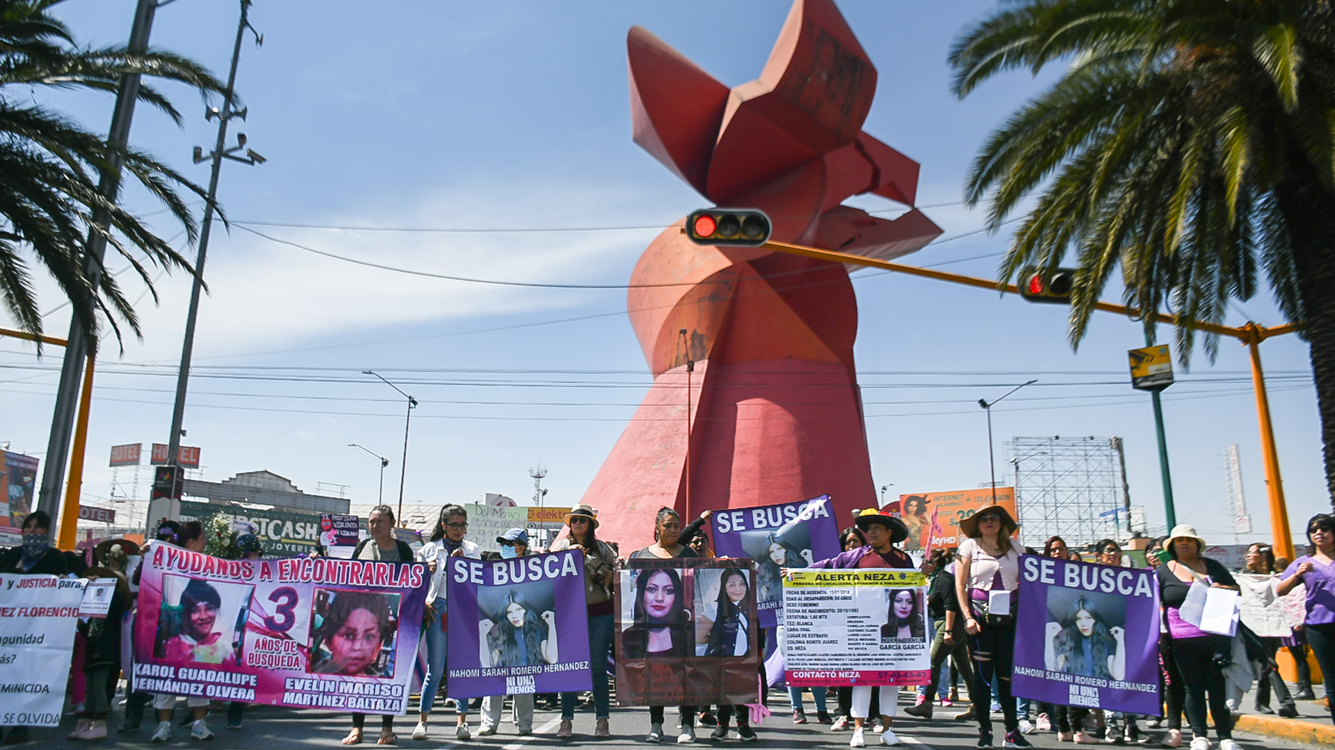 #Video Familiares de víctimas de feminicidio toman las calles de Nezahualcóyotl