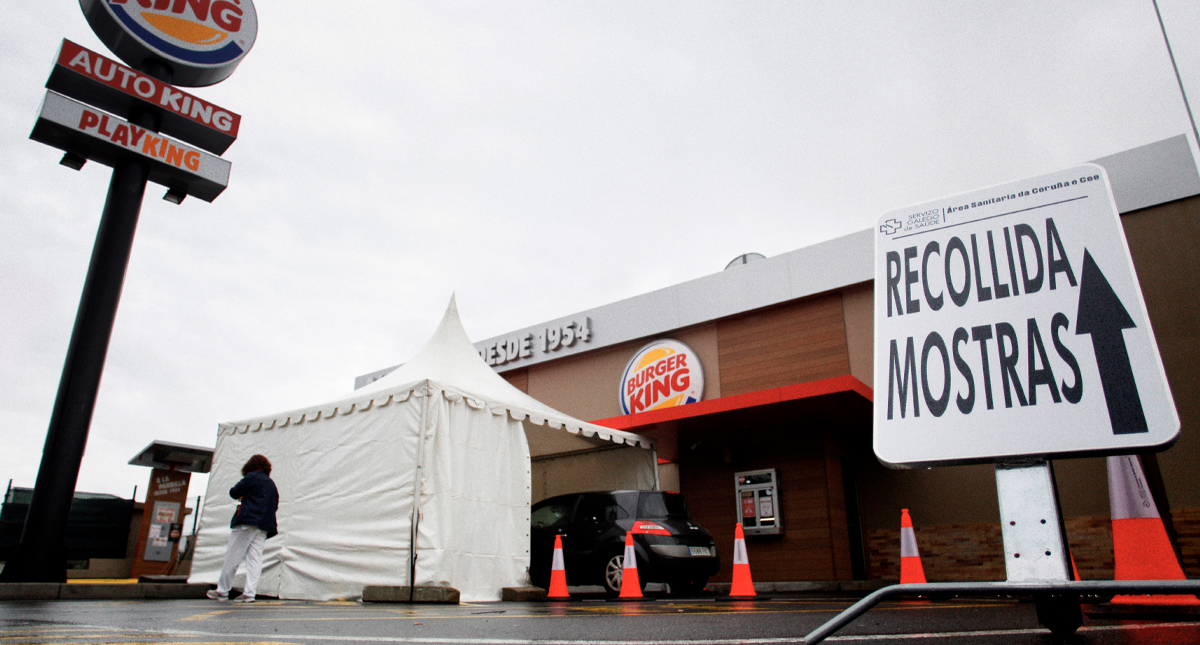 Implementan prueba COVID-19 sin bajarse de vehículos en España Implementan prueba COVID-19 sin bajarse de vehículos en España