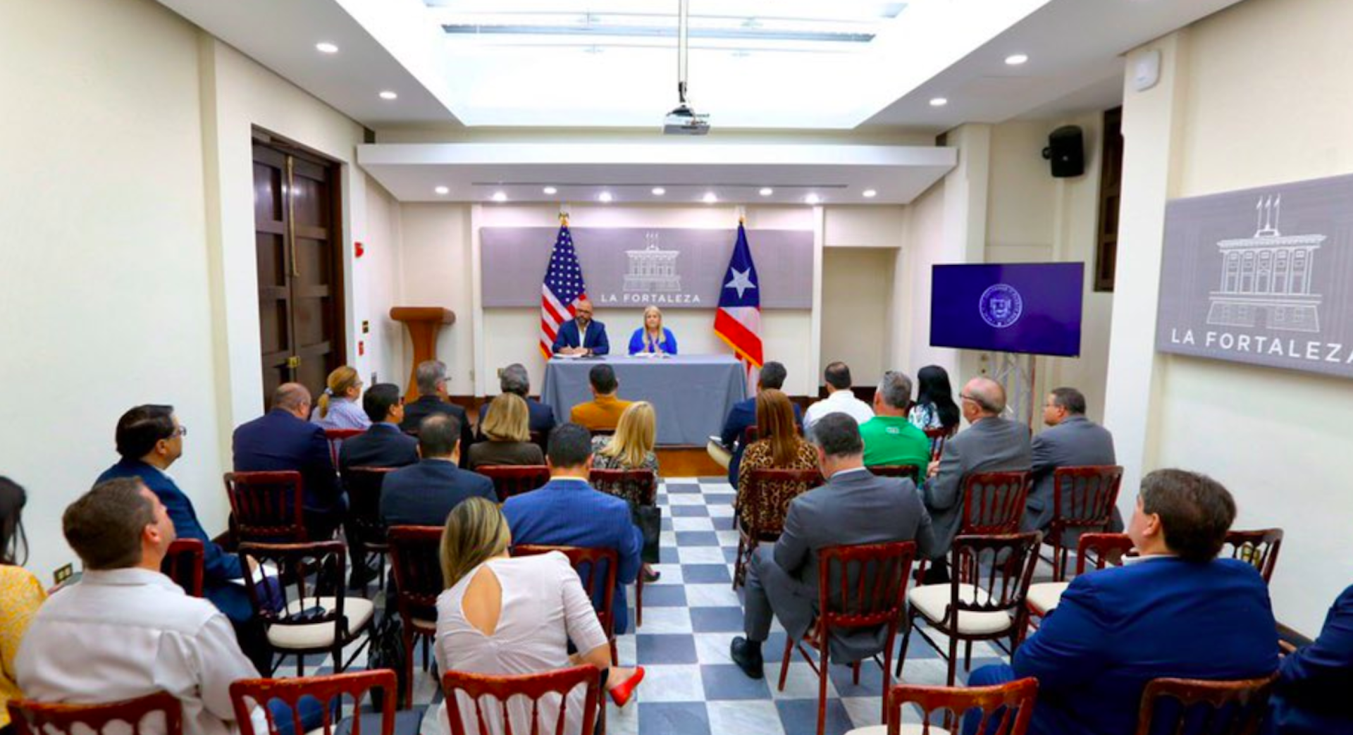 Gobernadora de Puerto Rico decreta toque de queda por COVID-19 Gobernadora de Puerto Rico decreta toque de queda por COVID-19