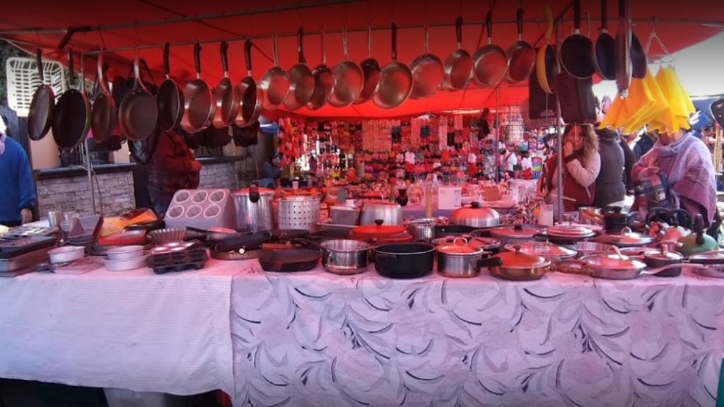 Gran afluencia en tianguis de Tijuana pese a llamado de autoridades por COVID-19 Gran afluencia en tianguis de Tijuana pese a llamado de autoridades por COVID-19