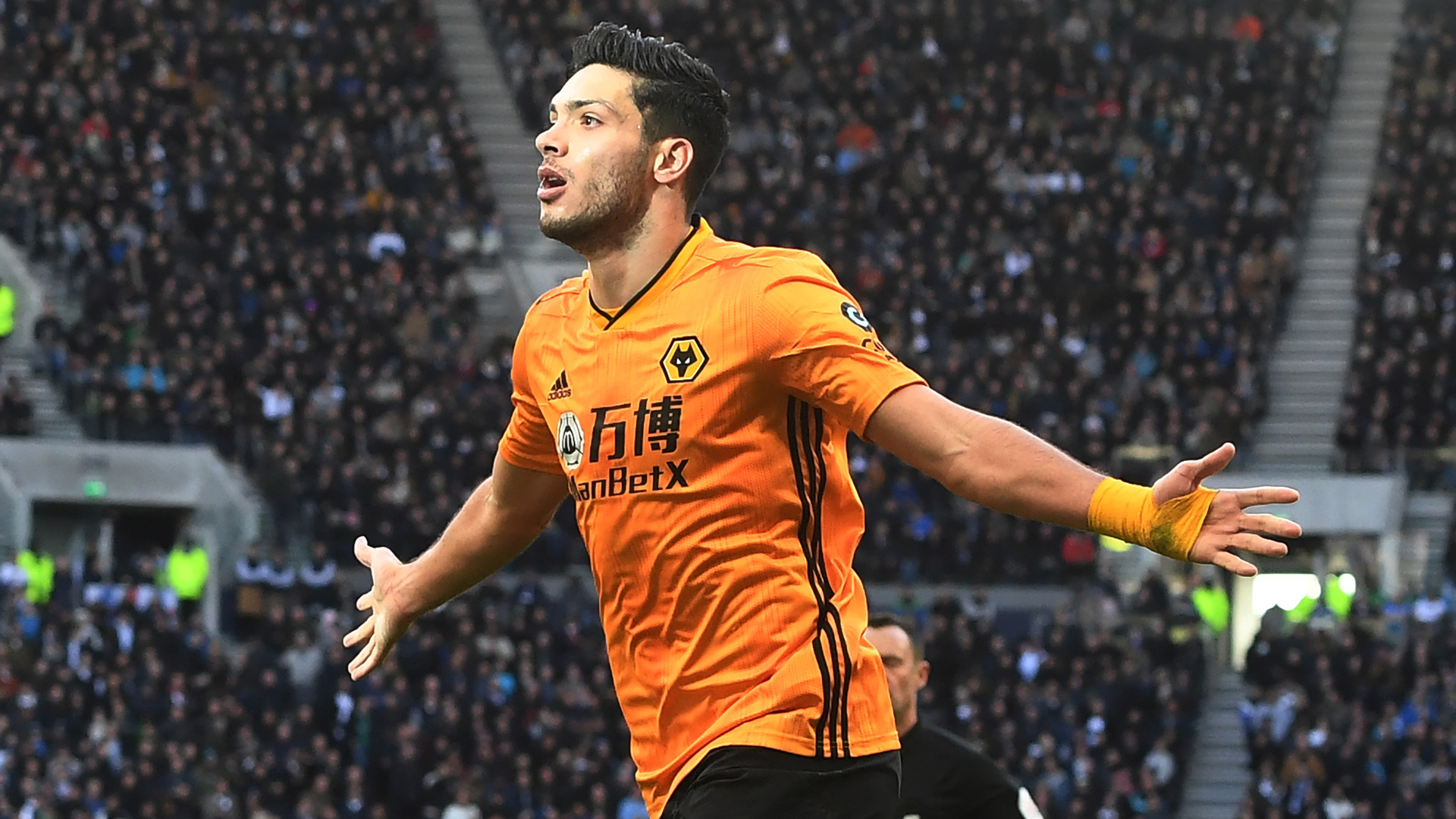 Raúl Jiménez podría salir del Wolverhampton en verano