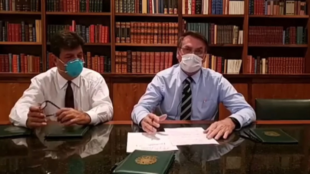 Jair Bolsonaro reaparece con mascarilla contra coronavirus