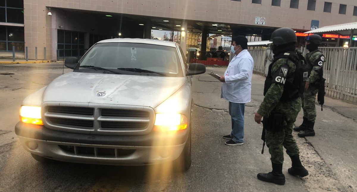 México realiza pruebas de COVID-19 a viajeros en frontera con EE.UU.