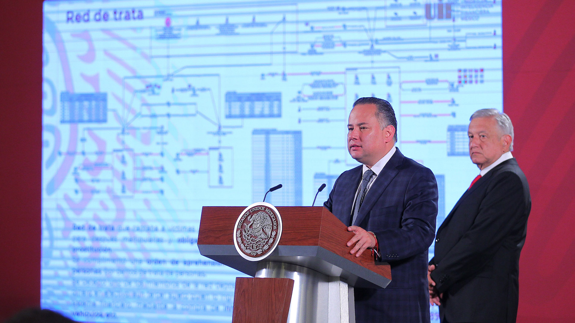 “La fiesta se acabó” para quienes participan en esquemas ‘factureros’, asegura Santiago Nieto