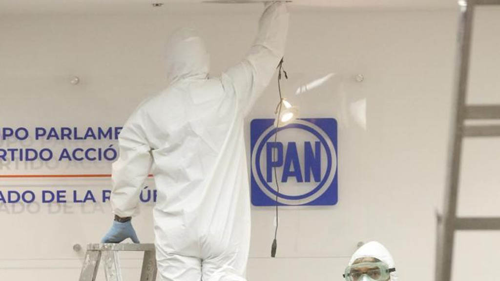 FGR inspecciona oficinas del PAN en el Senado tras denuncias de espionaje - servicios-periciales-fgr-senado-pan-2