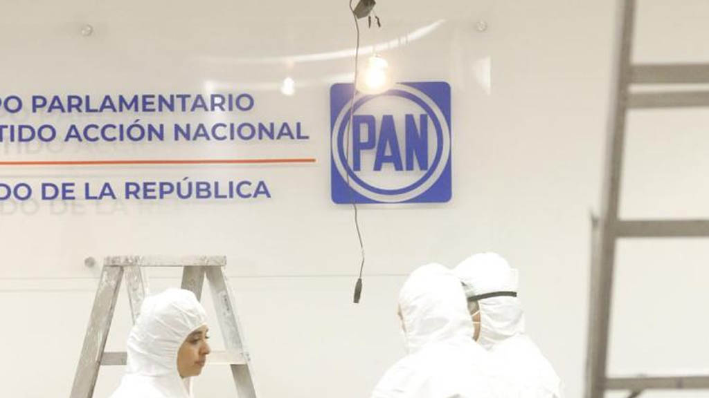 FGR inspecciona oficinas del PAN en el Senado tras denuncias de espionaje - servicios-periciales-fgr-senado-pan-3