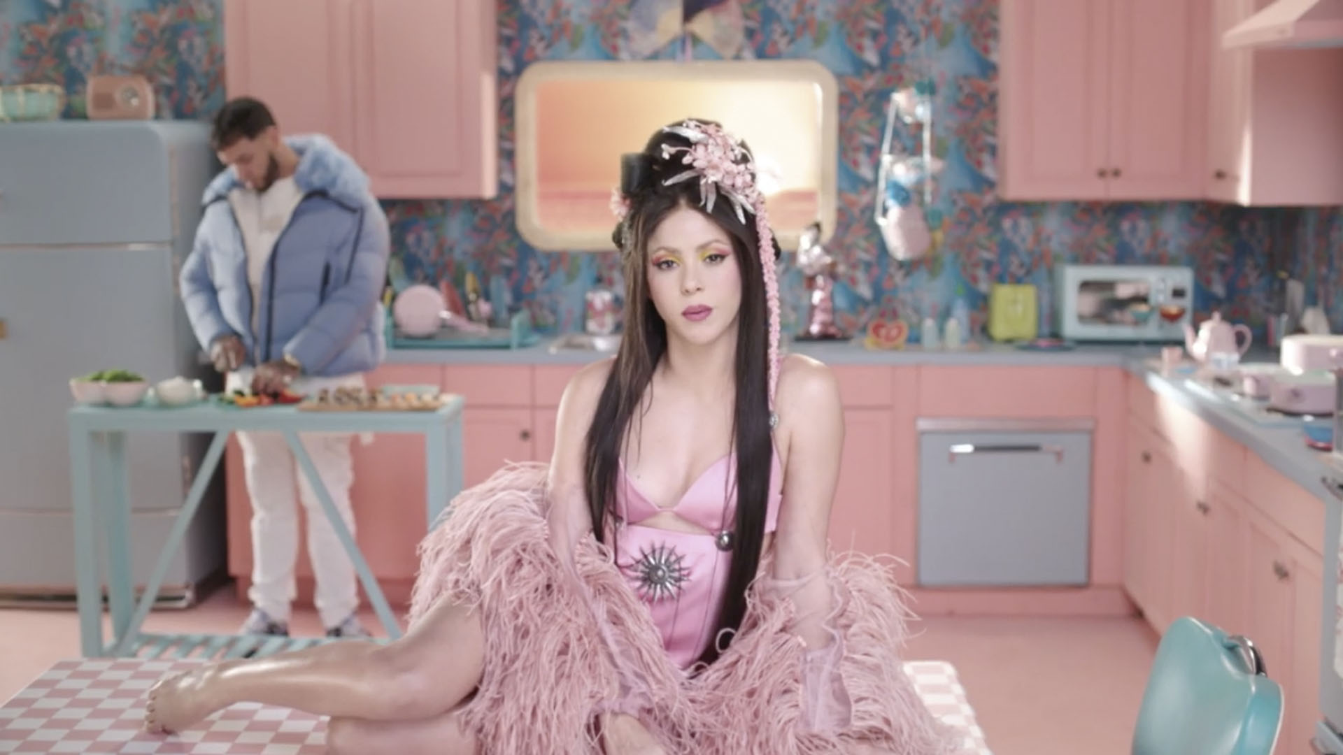 Shakira lanza video de “Me gusta” con Anuel AA