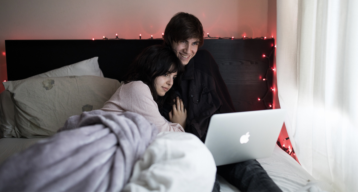 Empresas se benefician por COVID-19 y cotizan al alza en Wall Street