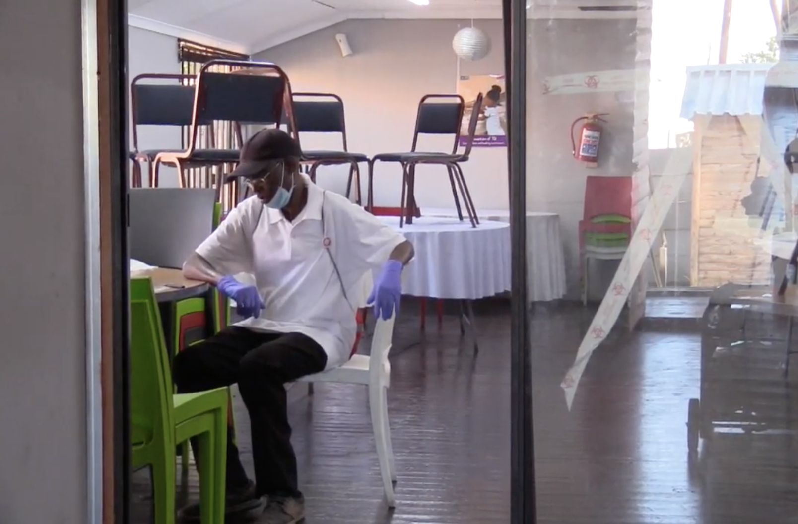 Esperar al coronavirus en los antiguos guetos negros de Sudáfrica