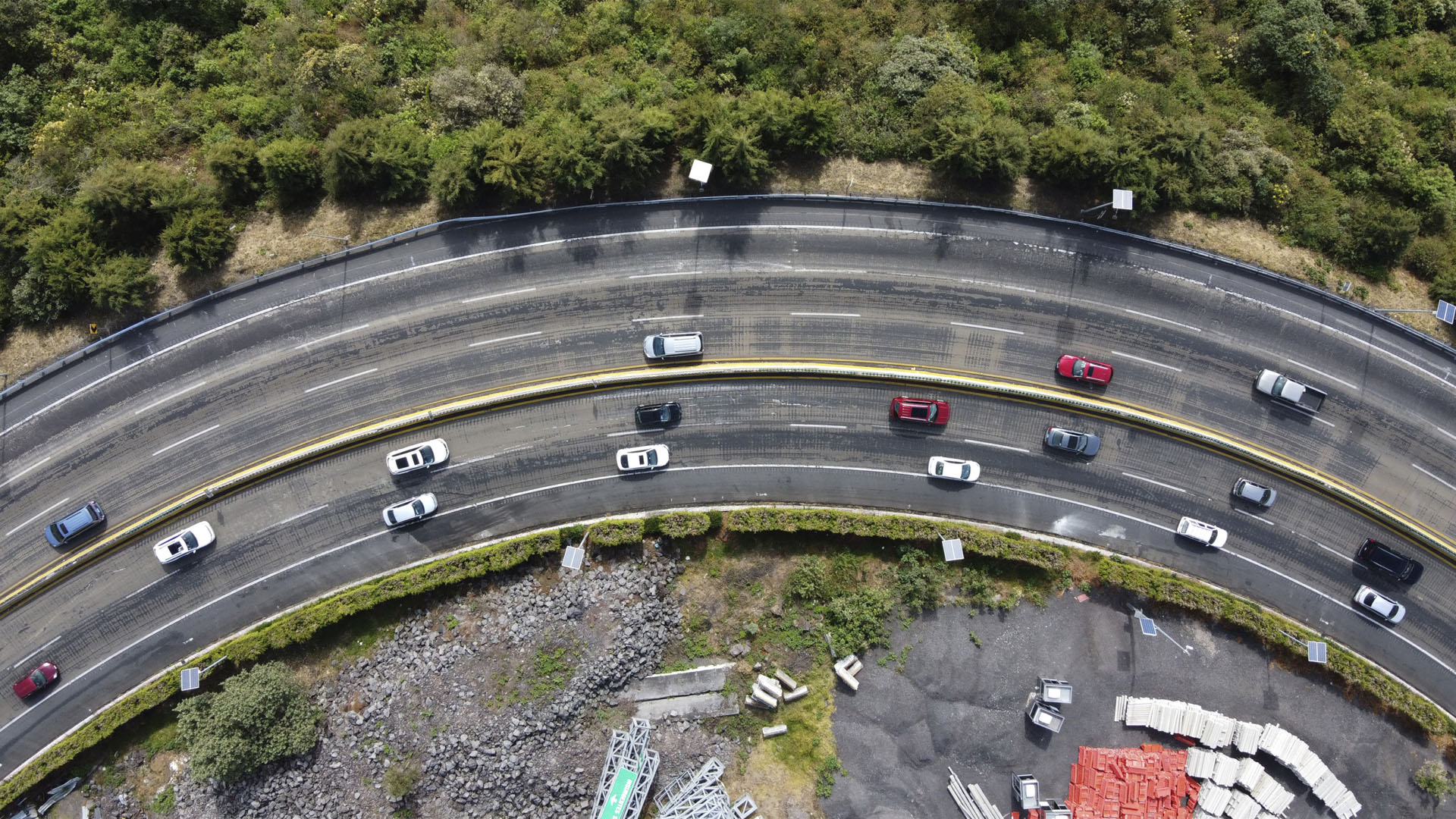 CAPUFE realiza trabajos de mantenimiento en ‘La Pera’ CAPUFE realiza trabajos de mantenimiento en ‘La Pera’