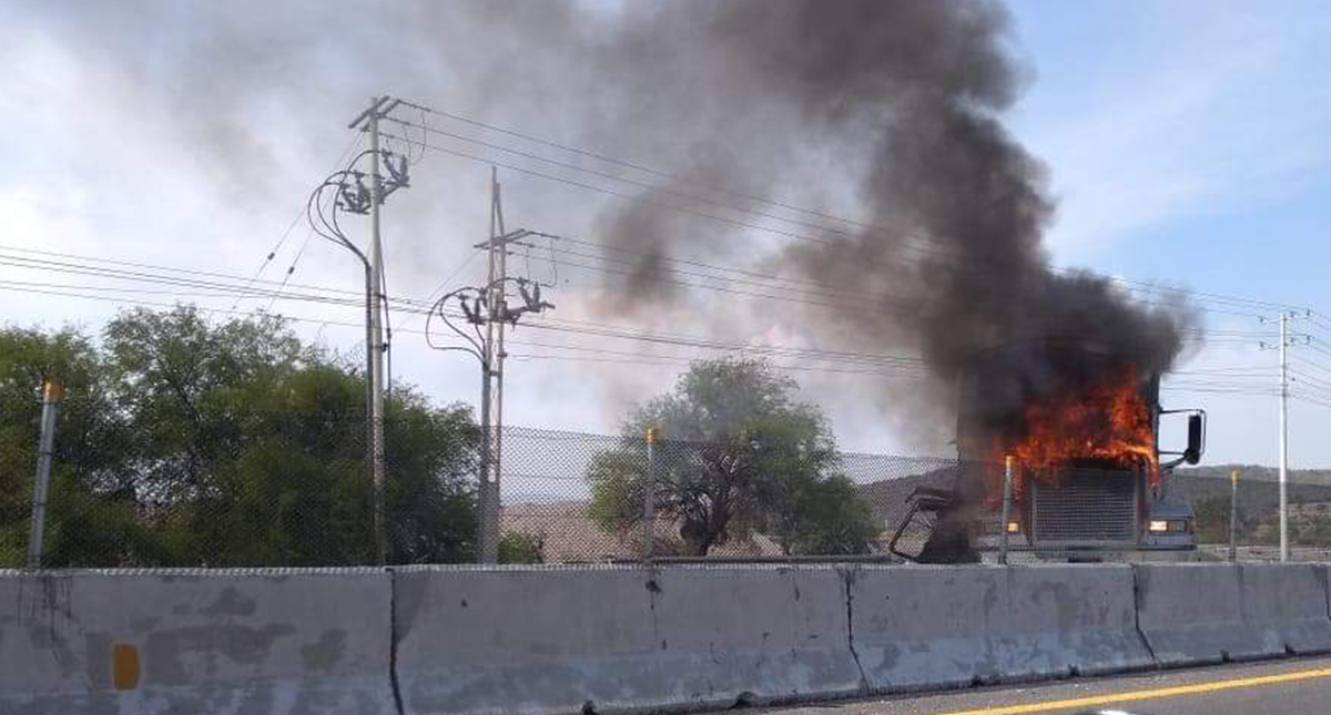 #Video Operativo policiaco desata bloqueos carreteros en Guanajuato