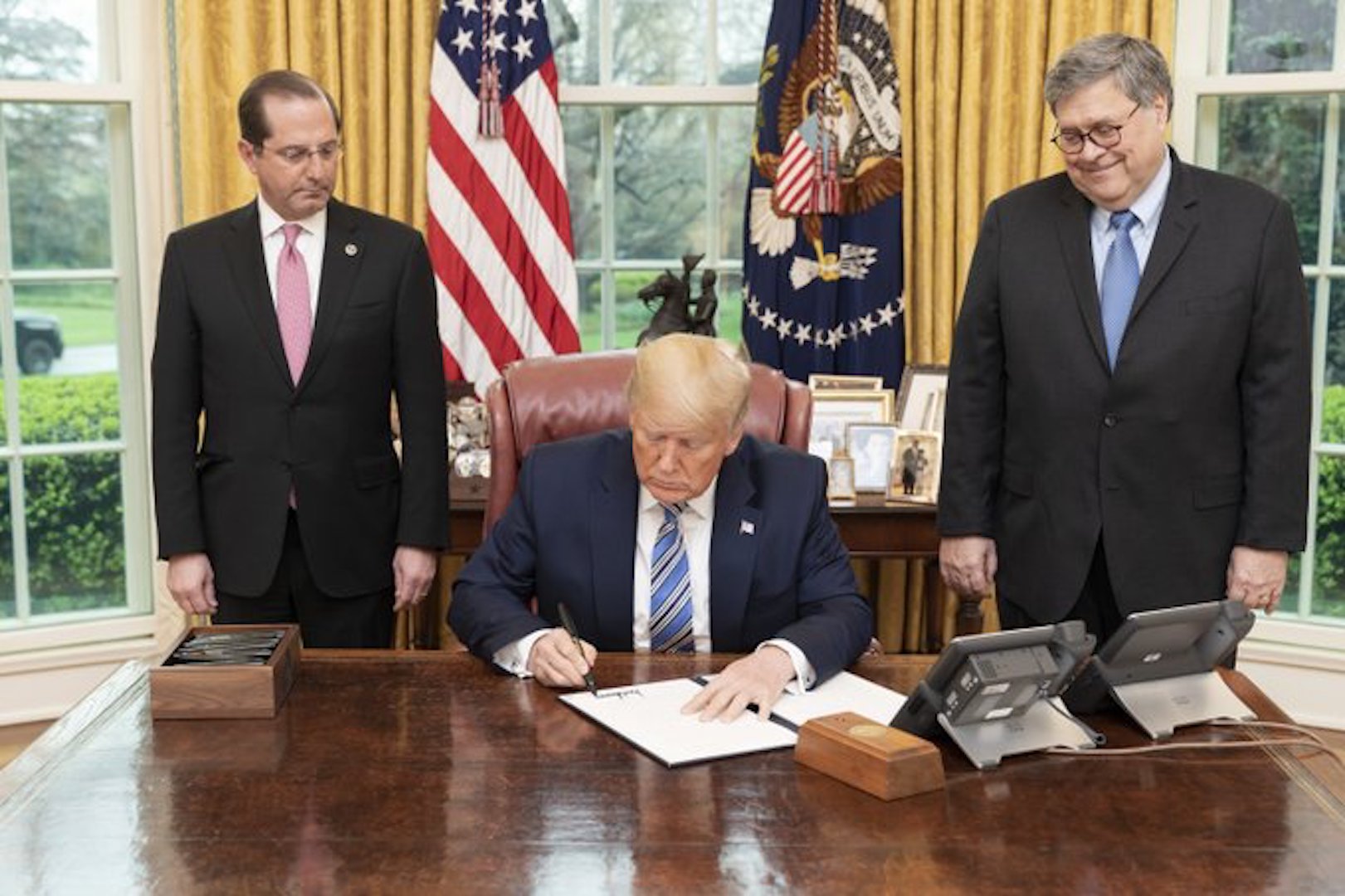 Trump firma orden para evitar alza de precios y acaparamiento de productos Trump firma orden para evitar alza de precios y acaparamiento de productos