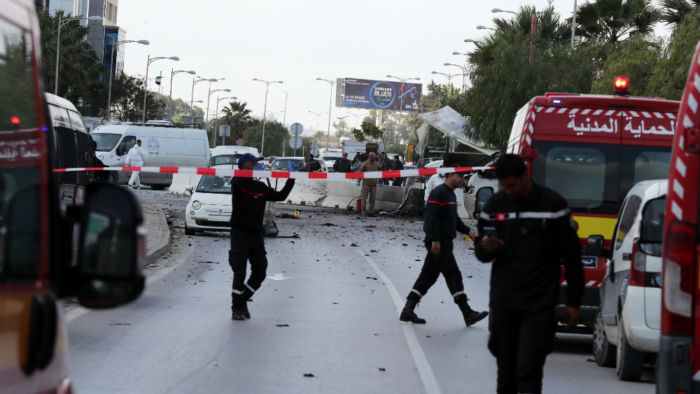 Cinco policías heridos en una explosión junto a la embajada de EE.UU. en Túnez