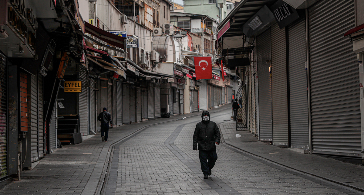 Turquía detiene a 410 personas por “mensajes provocadores” sobre COVID-19