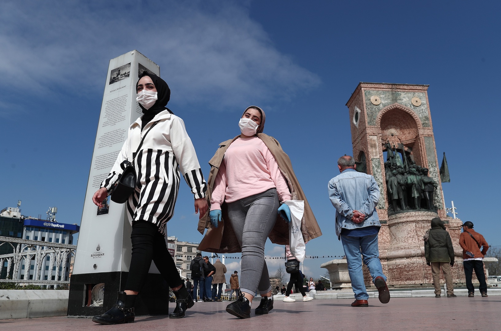 Ponen en cuarentena a más de 10 mil peregrinos que viajaron a La Meca Ponen en cuarentena a más de 10 mil peregrinos que viajaron a La Meca