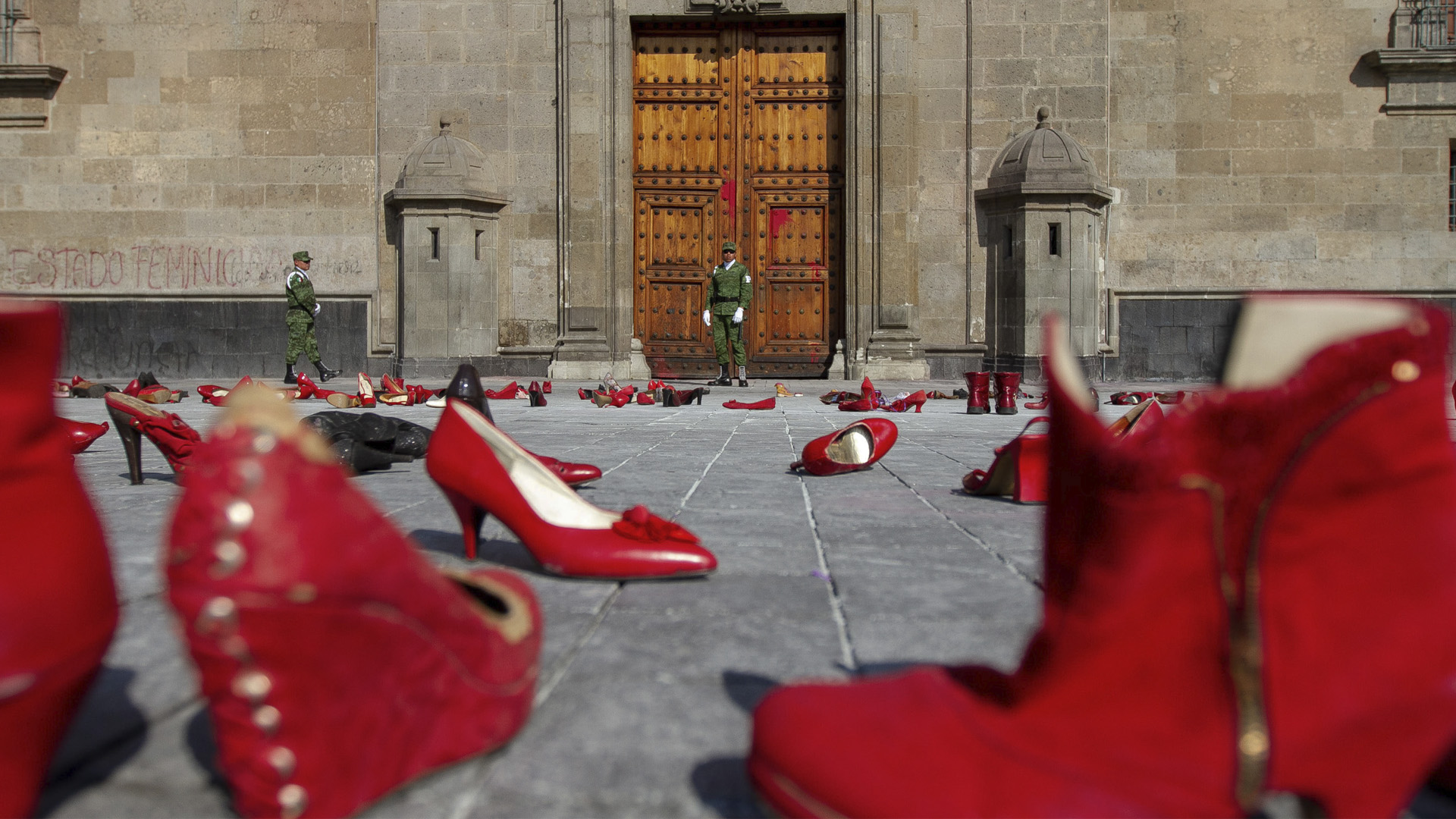 #UnDíaSinNosotras Mujeres de todo el país se unen a paro nacional #UnDíaSinNosotras Mujeres de todo el país se unen a paro nacional