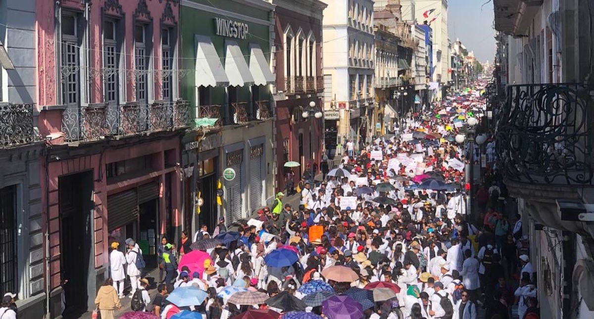 Universitarios exigen seguridad y justicia en Puebla