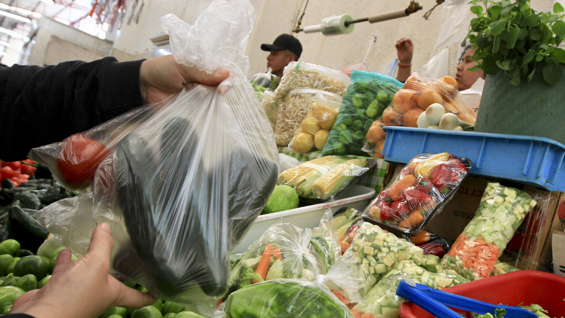 Alumnas de la UNAM se suman a reducción del uso de bolsas plásticas