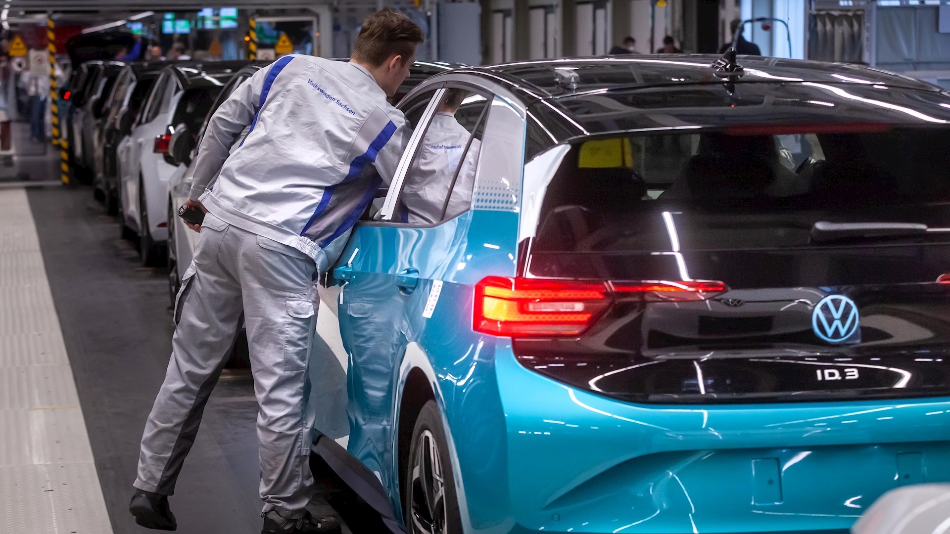 Volkswagen anuncia cierre de fábricas europeas por COVID-19 Volkswagen anuncia cierre de fábricas europeas por COVID-19