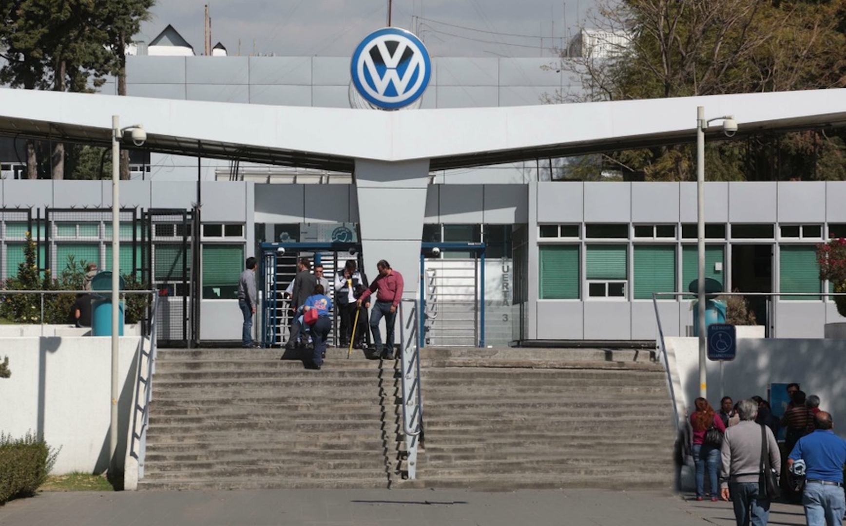 Volkswagen cerrará plantas en Puebla y Guanajuato por COVID-19 Volkswagen cerrará plantas en Puebla y Guanajuato por COVID-19
