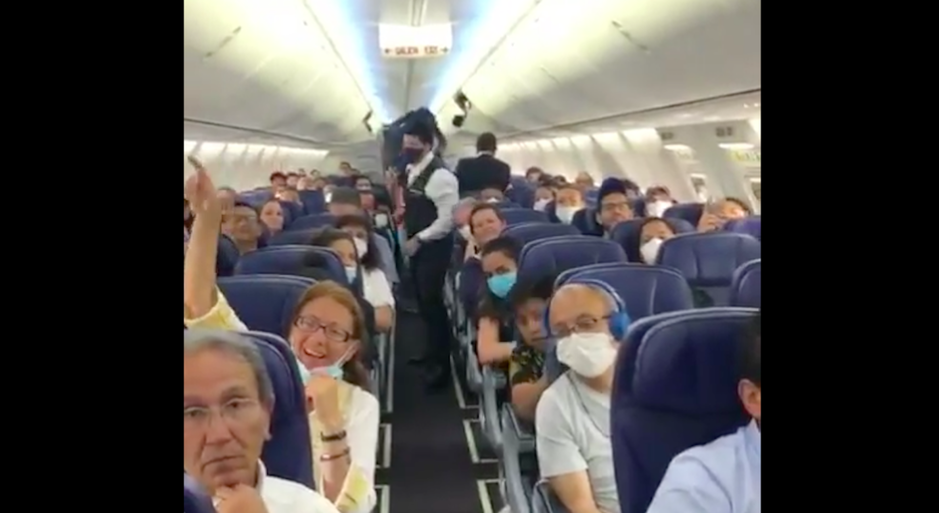 Despega vuelo de Aeroméxico con mexicanos varados en Perú por COVID-19 Despega vuelo de Aeroméxico con mexicanos varados en Perú por COVID-19