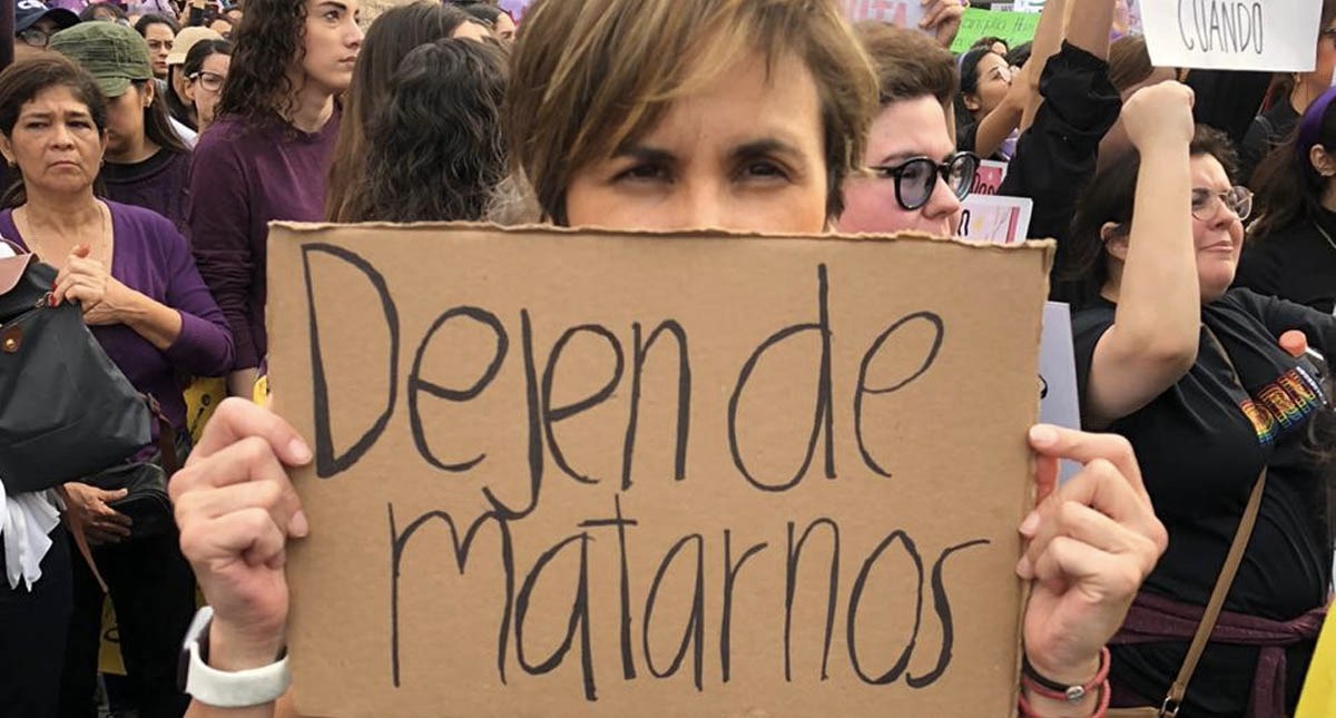 Protestan contra la violencia hacia las mujeres en Monterrey, Nuevo León
