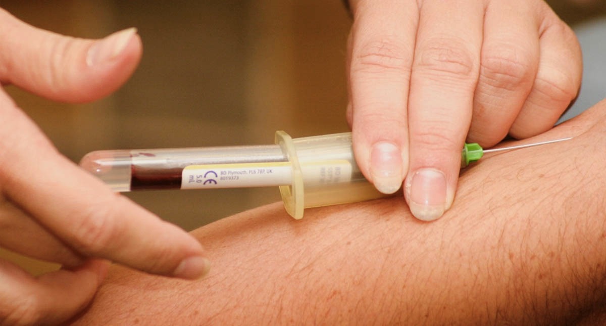 Aprueba EU utilizar sangre de pacientes que se curaron de COVID-19