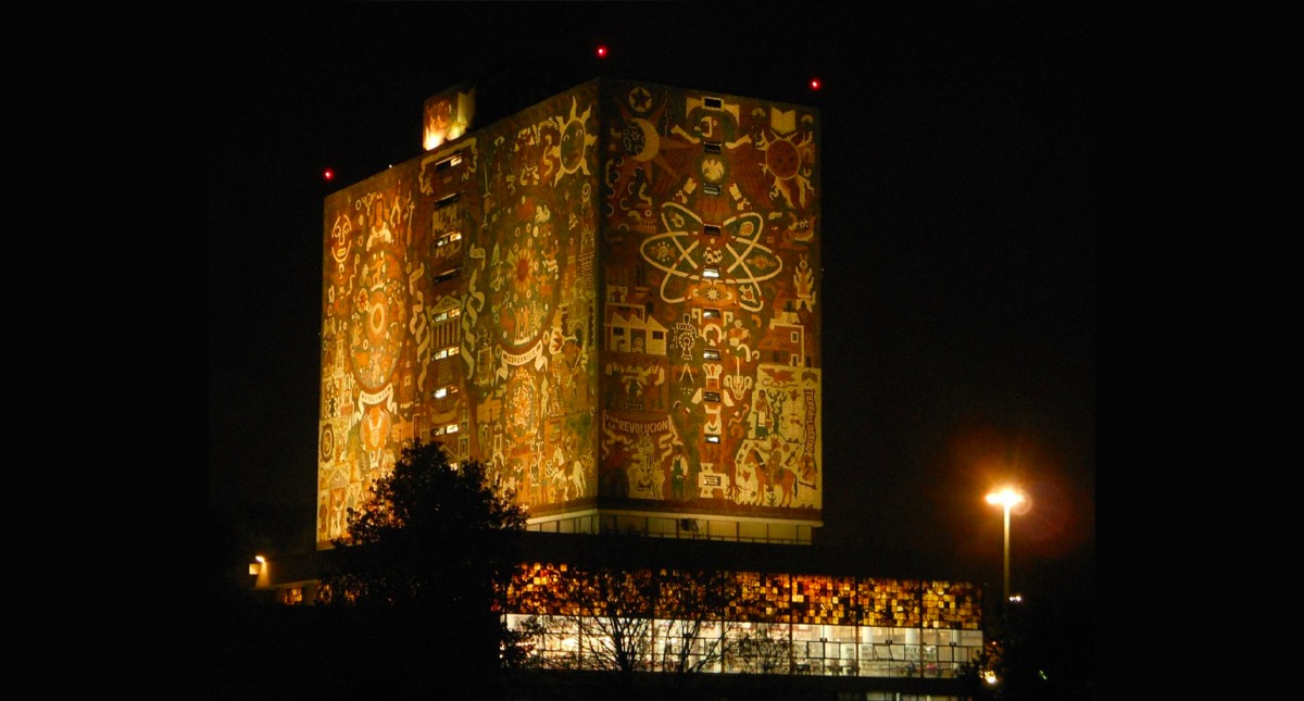 Estudiantes de la UNAM presentan examen profesional en línea