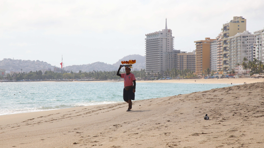Entre lágrimas, alcaldesa de Acapulco pide acatar medidas sanitarias