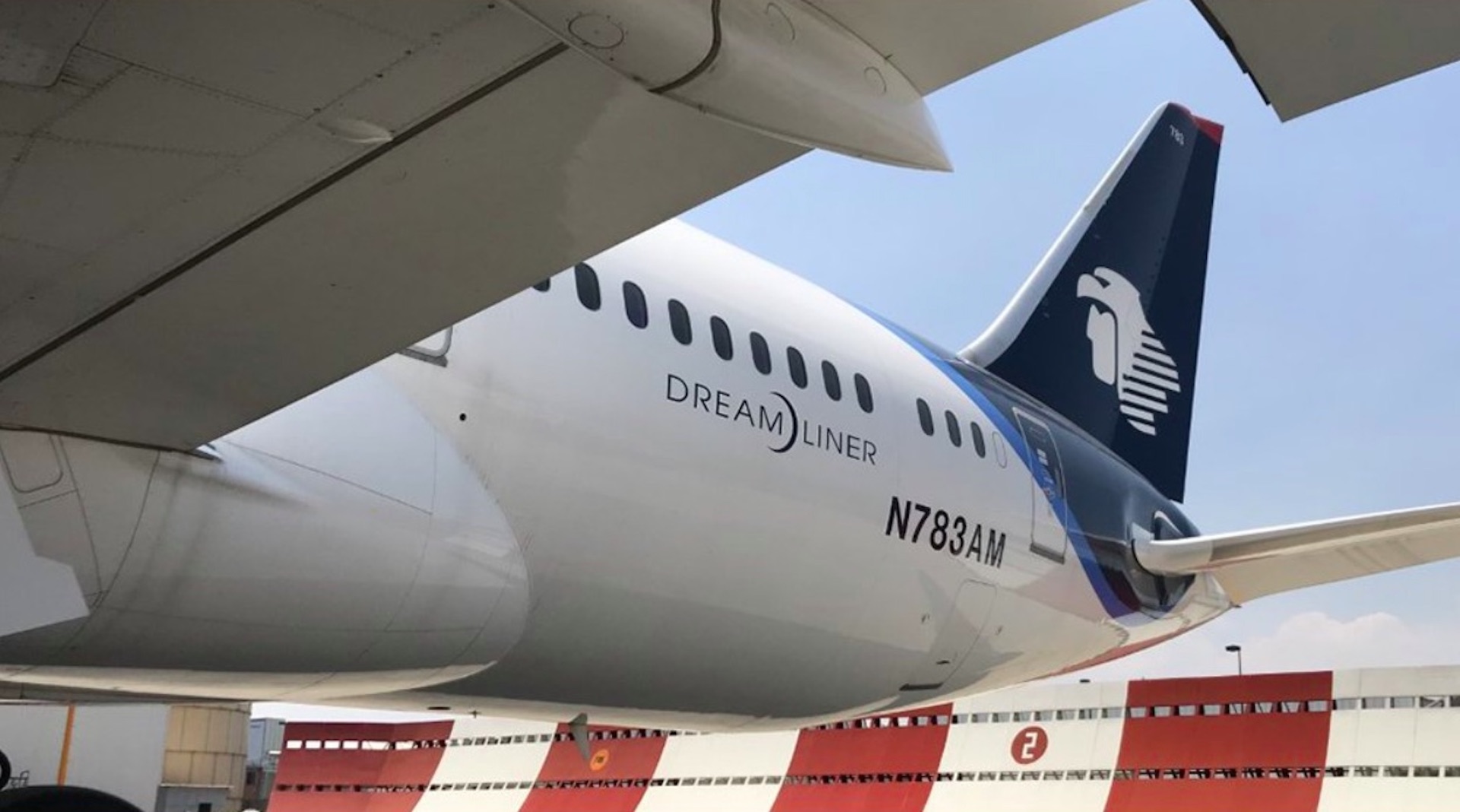 Aeroméxico realiza histórico puente aéreo para traer insumos por COVID-19