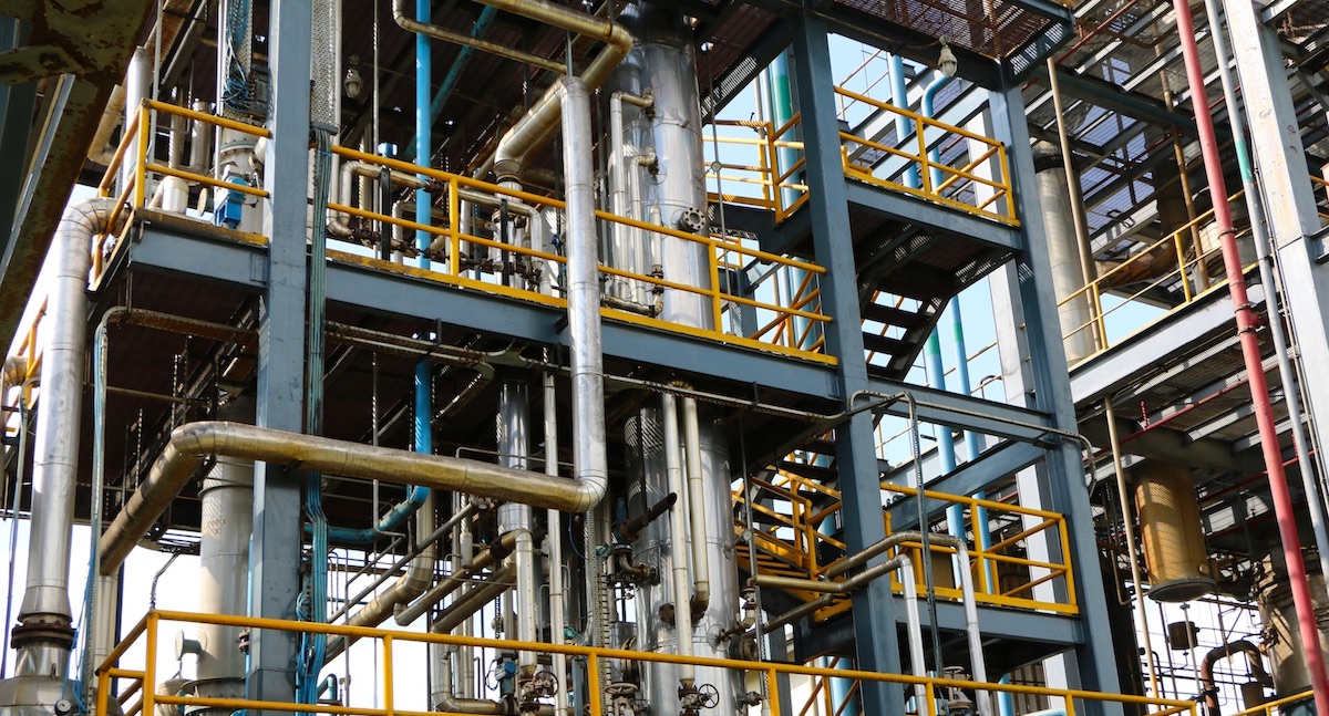 Los empresarios que ayudarán al gobierno con producción de alcohol