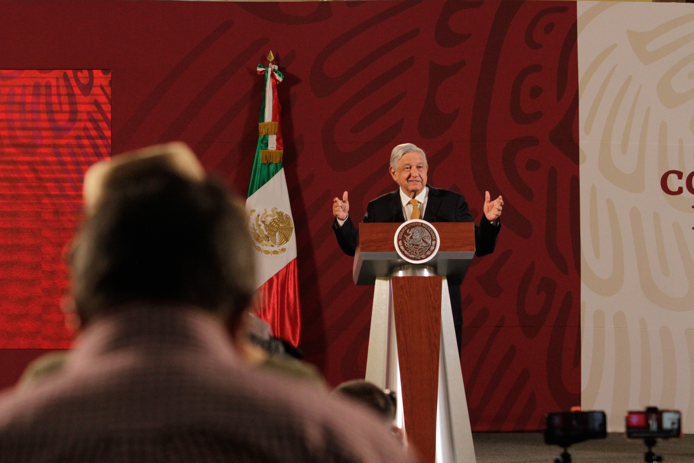 AMLO confirma que mantendrá #SanaDistancia durante giras; conferencia matutina (01-04-2020)
