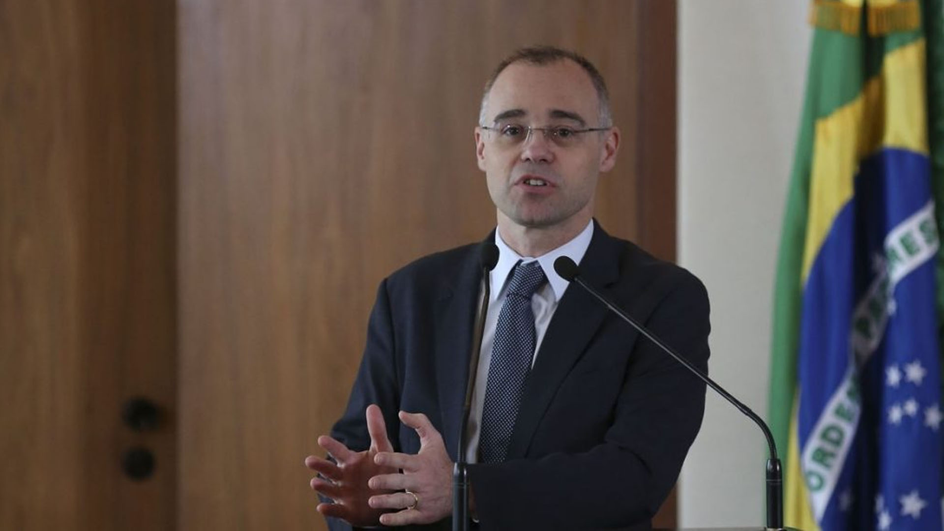 Bolsonaro nombra a pastor como ministro de Justicia tras renuncia de exjuez