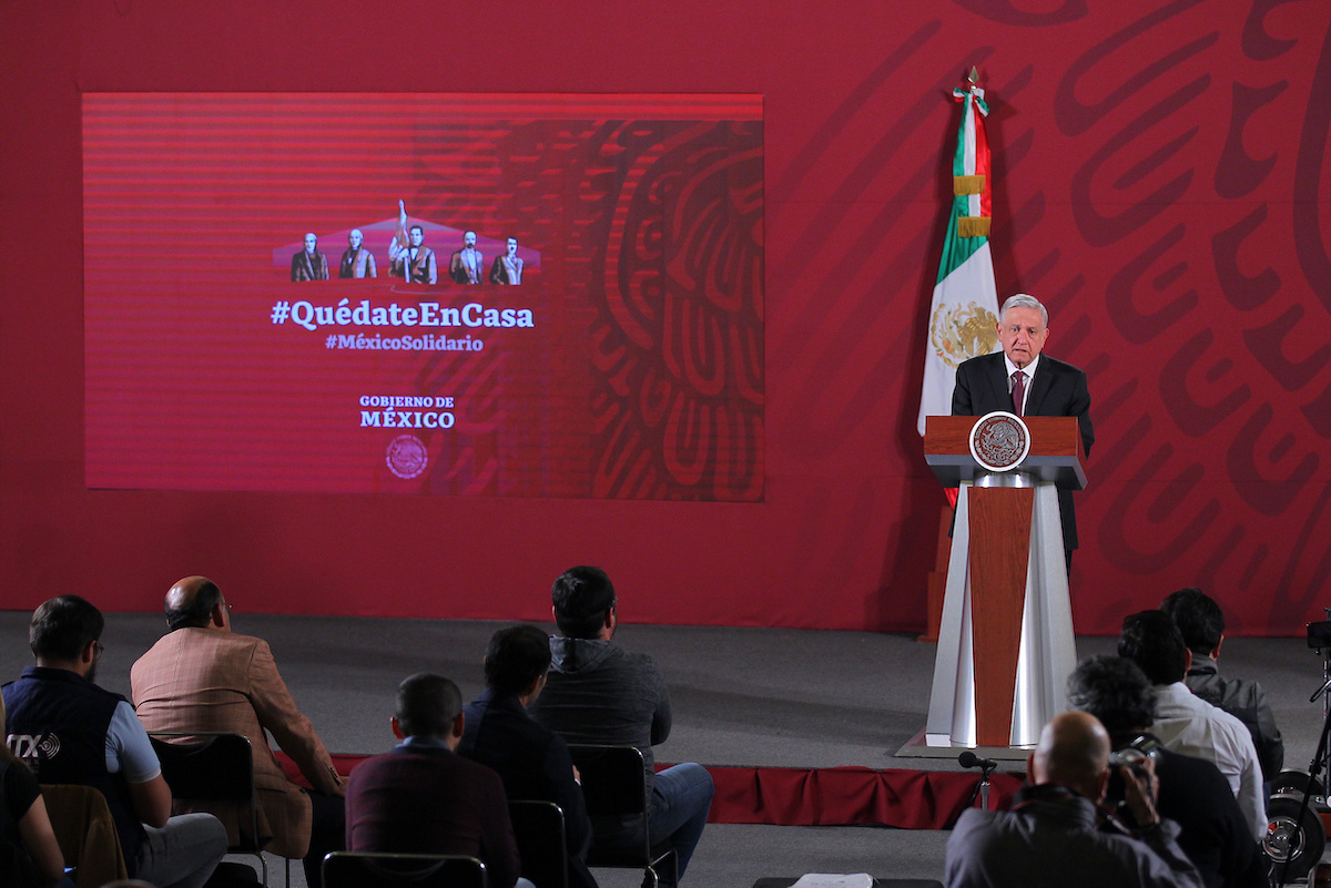 Gobierno firma convenio con hospitales privados; conferencia del 13 de abril de 2020