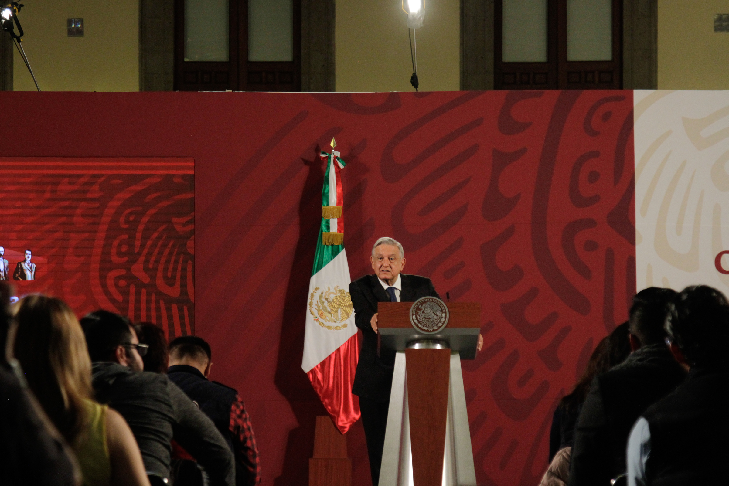 “Aunque nos quedemos con lo indispensable, no faltará el apoyo para el pueblo de México”: López Obrador (22-04-2020)