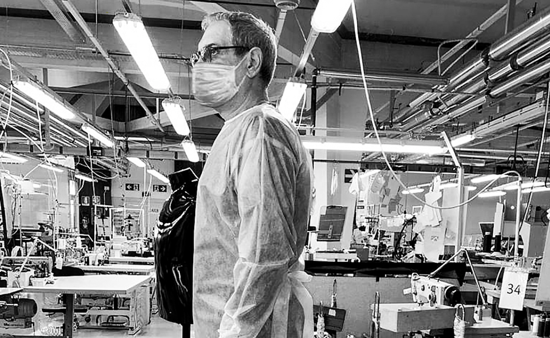 Armani elabora batas médicas para personal que lucha contra COVID-19