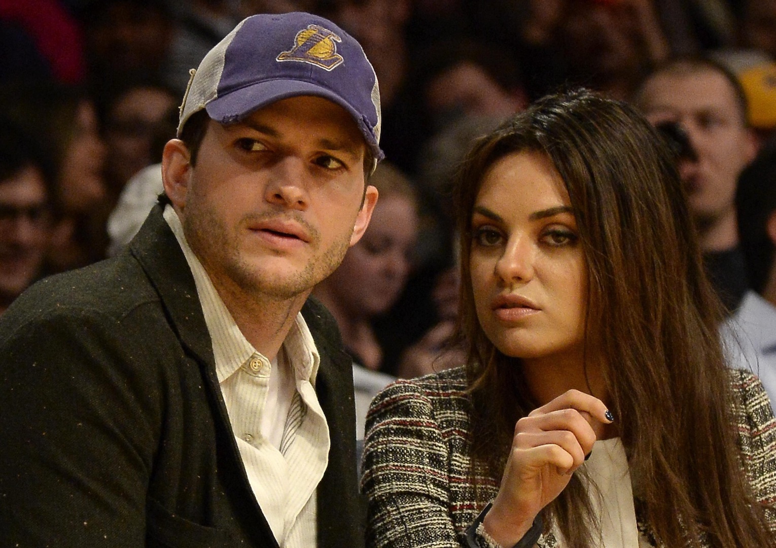 Ashton Kutcher y Mila Kunis lanzan vino para obtener recursos contra el COVID-19