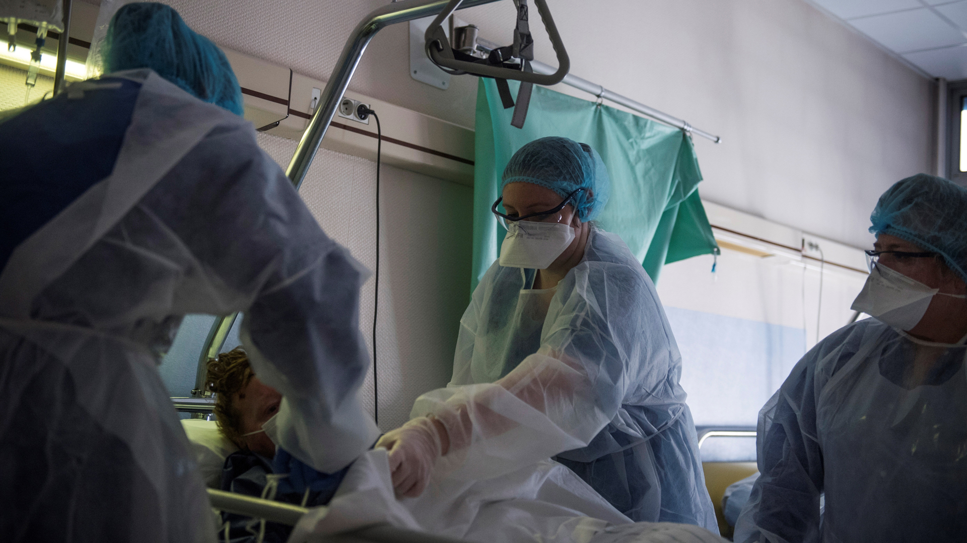 Francia supera las 21 mil muertes por COVID-19