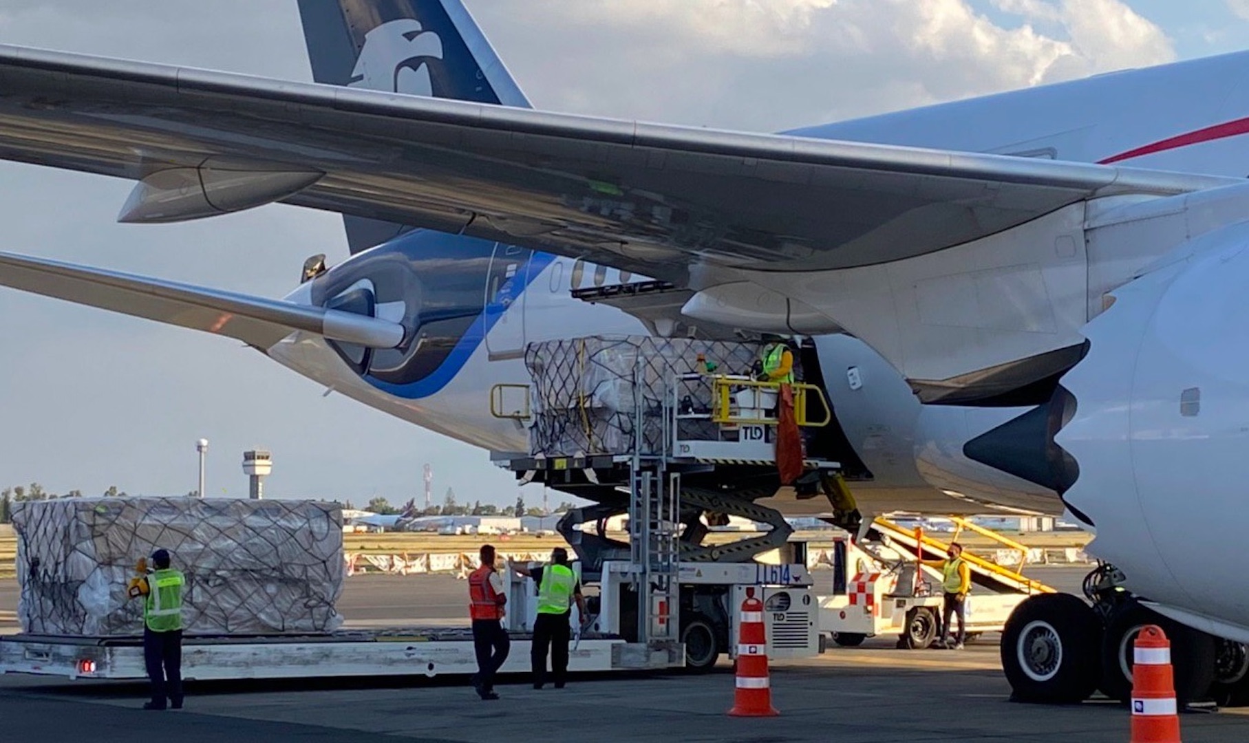 Arriba sexto vuelo de Aeroméxico con insumos médicos procedentes de China