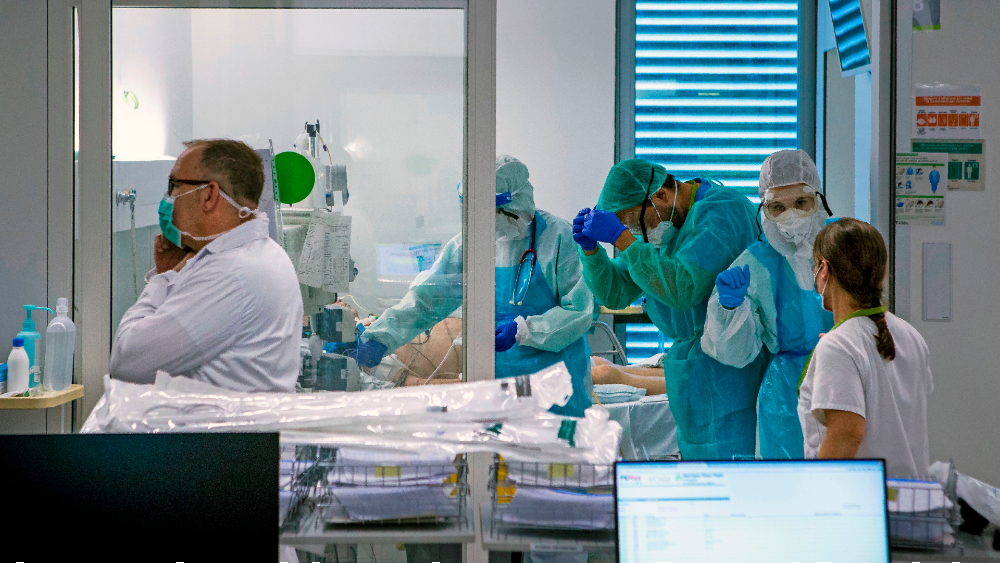 Contagios y muertes por COVID-19 caen en España tras dos días de incremento